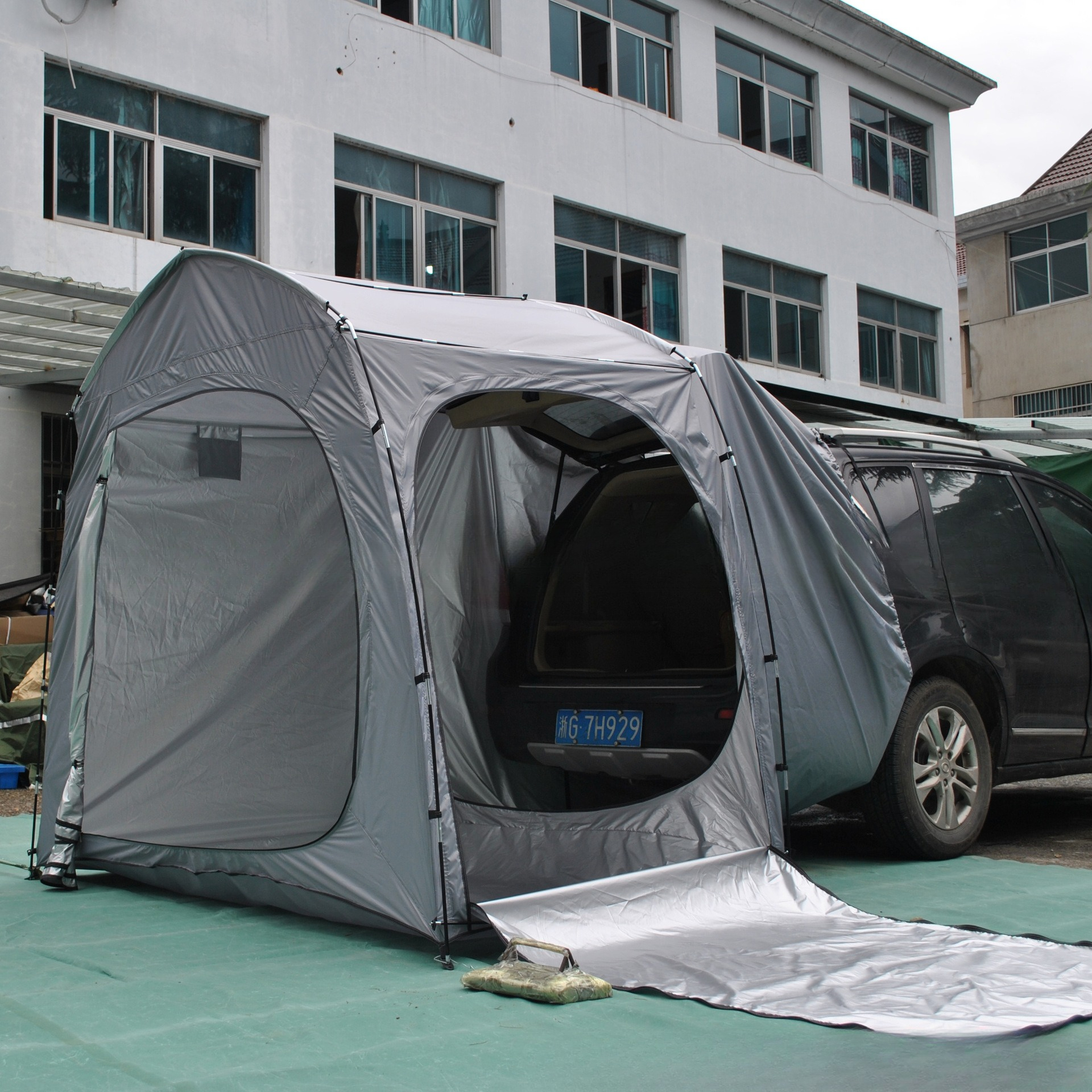 Easy to store full-model rear  - đánh giá và giá Emergency Mylar Tent